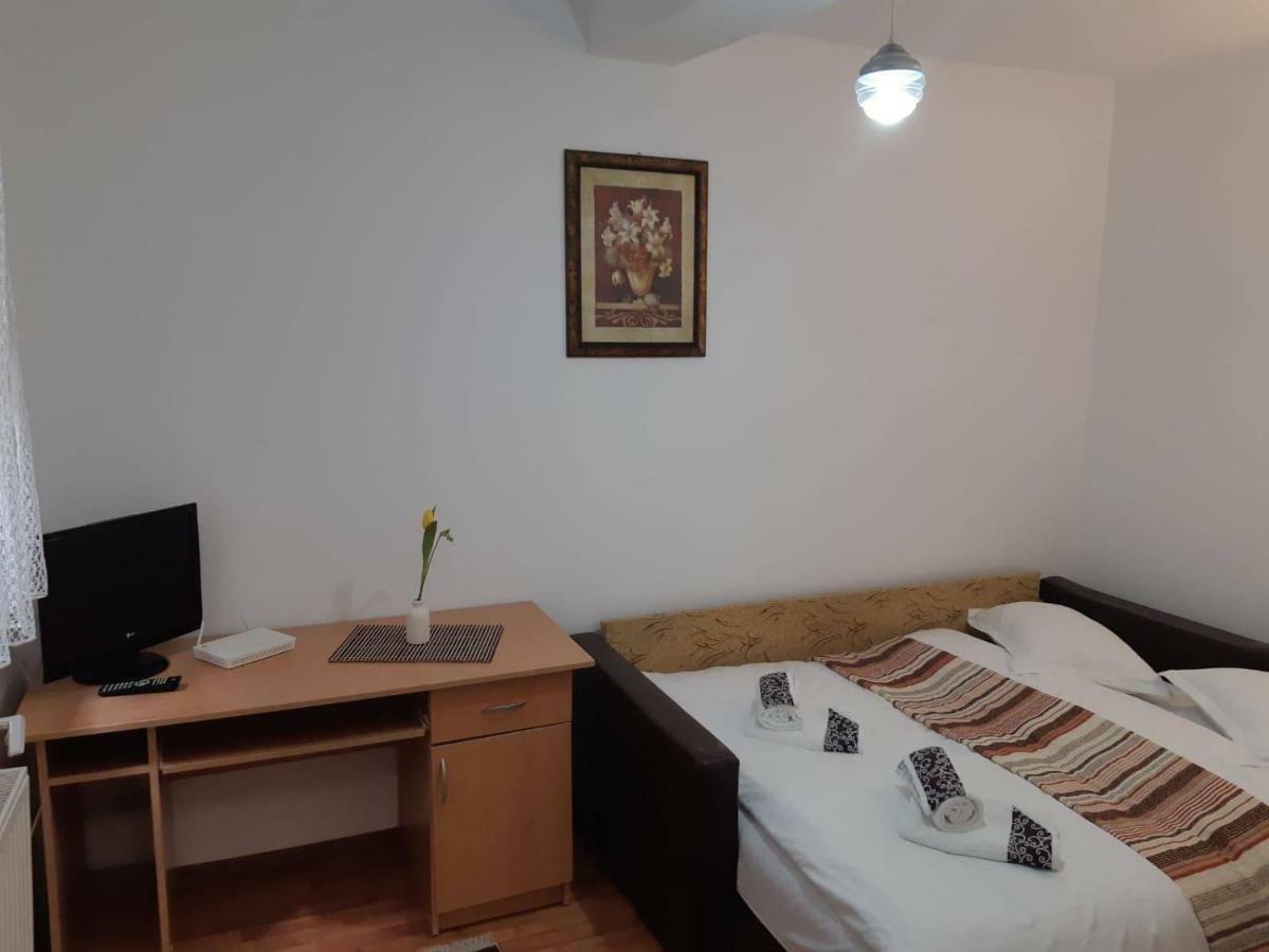 Tudor Apartment Braşov Buitenkant foto