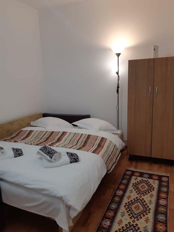 Tudor Apartment Braşov Buitenkant foto